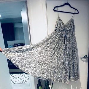 Gorgeous Flowy DVF Jolie Dress